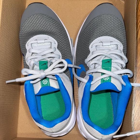 NWT Nike Kids Sneakers - YOUTH - Picture 6 of 9